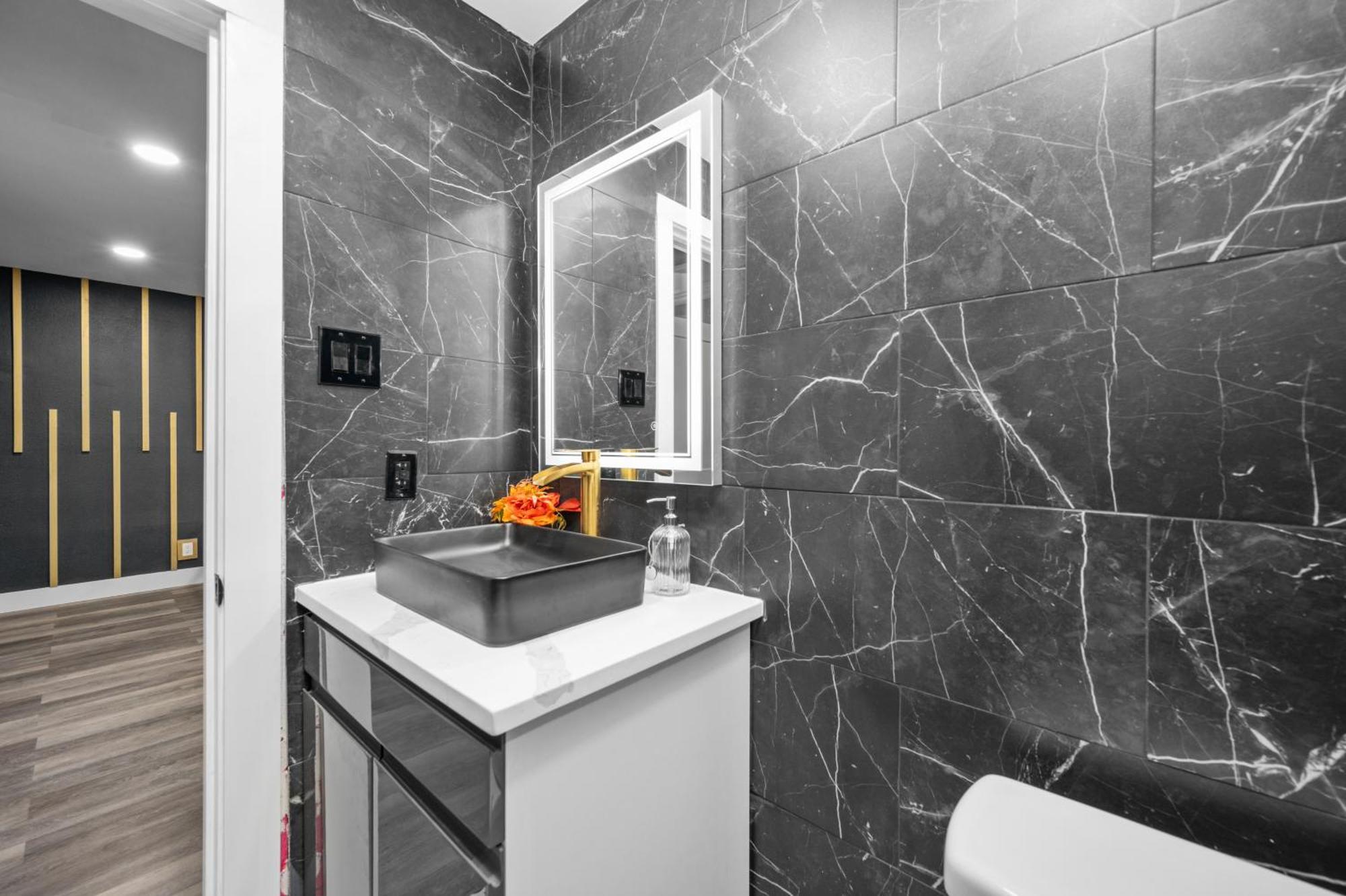 Modern 2br Center Getaway With Free Park Appartement Houston