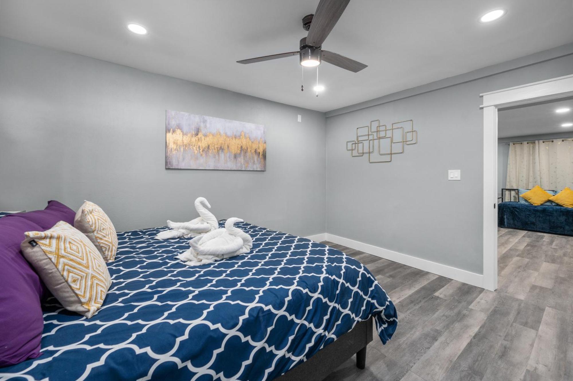 Modern 2br Center Getaway With Free Park Appartement *